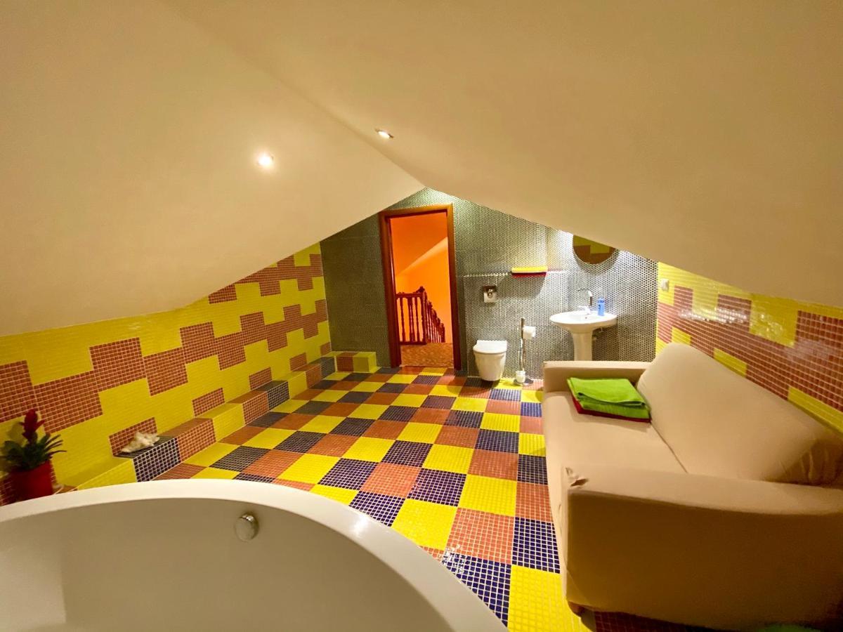 Party House Hotel Cielavas Esterno foto