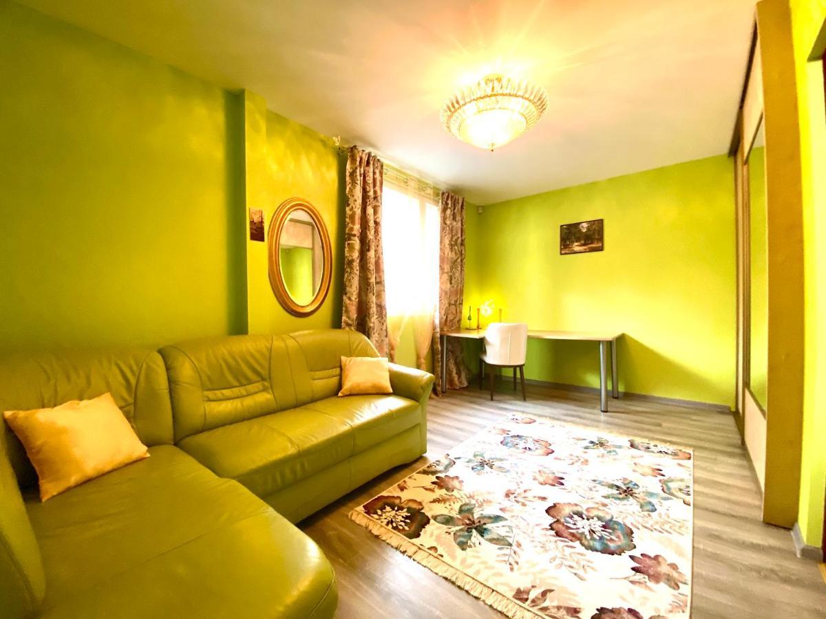 Party House Hotel Cielavas Esterno foto