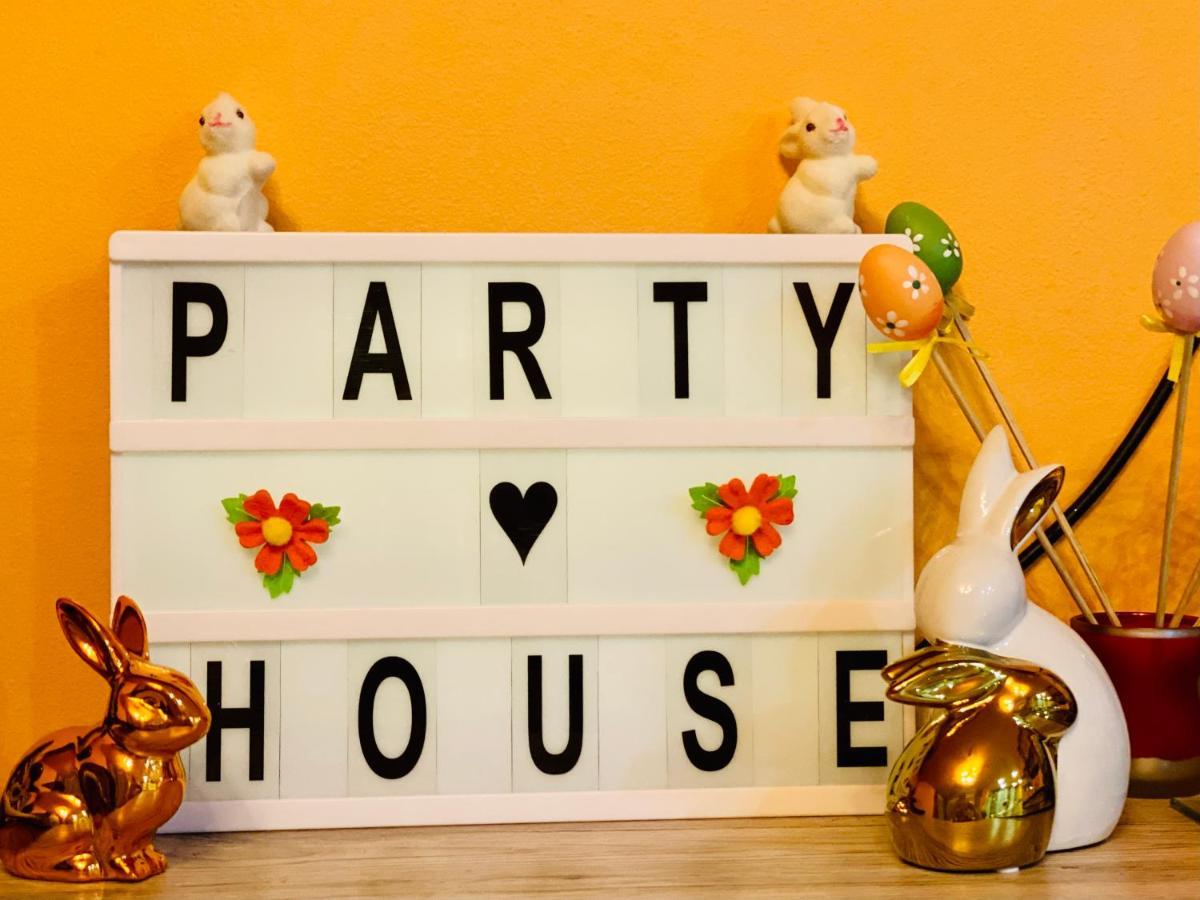 Party House Hotel Cielavas Esterno foto