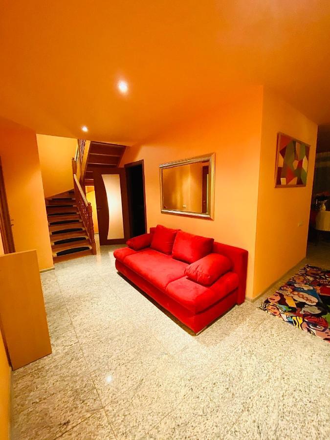 Party House Hotel Cielavas Esterno foto