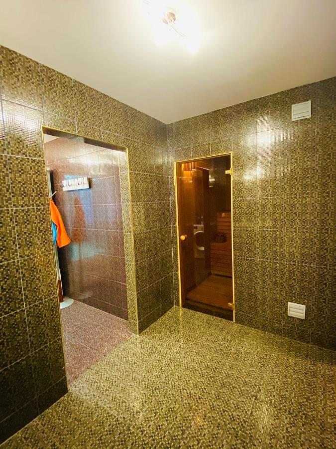 Party House Hotel Cielavas Esterno foto